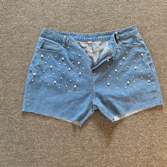 SHEIN Pants - Pearl Detail Cut off Shorts